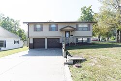 Pre-foreclosure in  E HOWELL AVE Marceline, MO 64658