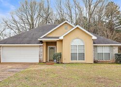  Hillandale Dr, Jackson MS