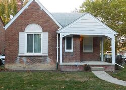 Pre-foreclosure in  HILLCREST ST Grosse Pointe, MI 48236