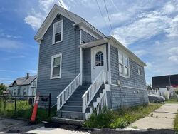 Pre-foreclosure in  LOWELL ST Lynn, MA 01905