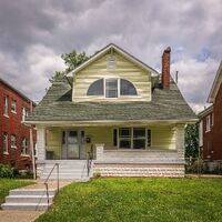 Pre-foreclosure in  W BROADWAY Louisville, KY 40211