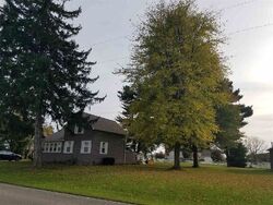 Pre-foreclosure in  E PIERCETON RD Warsaw, IN 46580