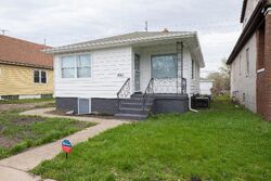Pre-foreclosure in  HAYES ST Gary, IN 46404