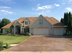 Pre-foreclosure in  TIMBERBEND DR Avon, IN 46123