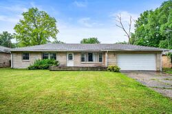 Pre-foreclosure in  N NEW YORK AVE Muncie, IN 47304
