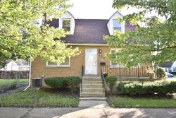 Pre-foreclosure in  COMMUNITY ST Lansing, IL 60438