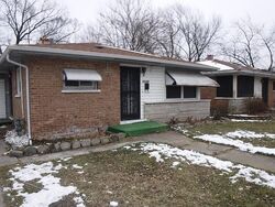 Pre-foreclosure in  HERMITAGE AVE Markham, IL 60428