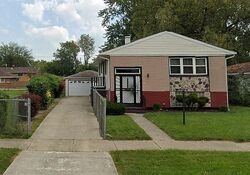 Pre-foreclosure in  ASHLAND AVE Markham, IL 60428