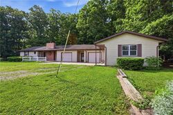 Pre-foreclosure in  E US HIGHWAY 40 Effingham, IL 62401
