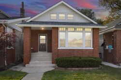 Pre-foreclosure in  N LOWELL AVE Chicago, IL 60630