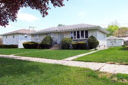 Pre-foreclosure in  RIDGEWOOD AVE Lansing, IL 60438