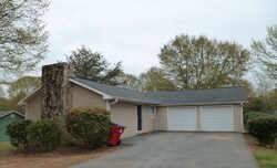 Pre-foreclosure in  GWENELLEN DR Locust Grove, GA 30248