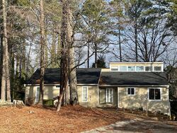 Pre-foreclosure in  SHADOW WOODS CIR NE Marietta, GA 30062