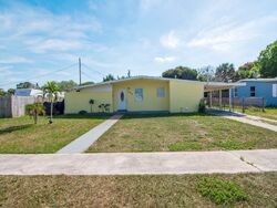 Pre-foreclosure in  SE EL SITO CT Port Saint Lucie, FL 34983