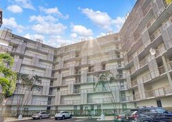 Pre-foreclosure in  N COUNTRY CLUB DR  Miami, FL 33180