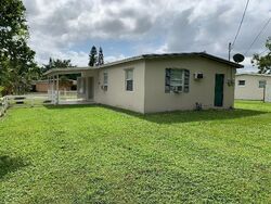 Pre-foreclosure in  SE EL SITO CT Port Saint Lucie, FL 34983