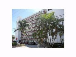 Pre-foreclosure in  NE 166TH ST  North Miami Beach, FL 33160