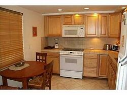  Oaks Clubhouse Dr , Pompano Beach FL