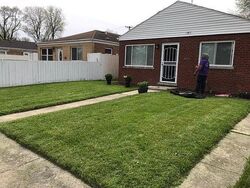 Pre-foreclosure in  MAPLEWOOD AVE Harvey, IL 60426