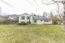 Pre-foreclosure in  DEELY RD Canaan, CT 06018