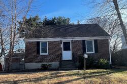 Pre-foreclosure in  HIGH ST Fairfield, CT 06824
