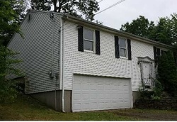 Pre-foreclosure in  STRONG ST East Haven, CT 06512