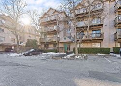 Pre-foreclosure in  RICHARDS AVE APT B2 Norwalk, CT 06854