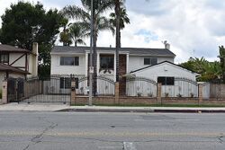 Pre-foreclosure in  LINDLEY AVE Reseda, CA 91335