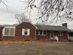 Pre-foreclosure in  SAUNDERS LN Lancaster, VA 22503