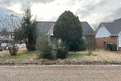 Pre-foreclosure in  DEWARS CV N Cordova, TN 38016
