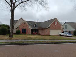 Pre-foreclosure in  HEDGINGTON DR Memphis, TN 38125