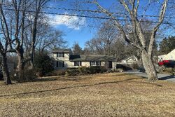 Pre-foreclosure in  MAPLE TER Laurel, MD 20707