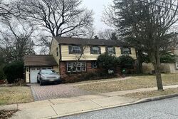 Pre-foreclosure in  MARIAN RD Woodbury, NJ 08096