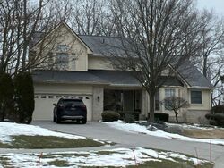 Pre-foreclosure in  GOLF POINTE BLVD Farmington, MI 48331