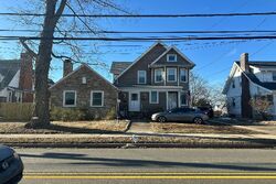Pre-foreclosure in  THOMPSON AVE East Haven, CT 06512