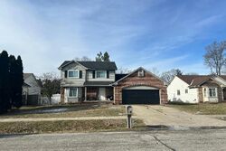 Pre-foreclosure in  STONEHOUSE AVE Livonia, MI 48150