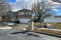 Pre-foreclosure in  W 1650 S Woods Cross, UT 84087