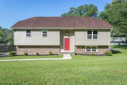 Pre-foreclosure in  CHERT PIT RD Knoxville, TN 37923