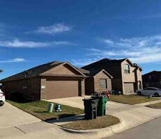 Pre-foreclosure in  AUTUMNWOOD DR Azle, TX 76020