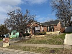 Pre-foreclosure in  RUTLAND AVE Fort Worth, TX 76133