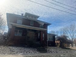 Pre-foreclosure in  ANDREW AVE NE Massillon, OH 44646