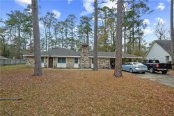 Pre-foreclosure in  GARDEN AVE Mandeville, LA 70471