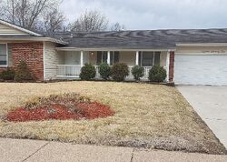Pre-foreclosure in  SHERWOOD FOREST DR Florissant, MO 63031