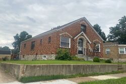 Pre-foreclosure in  BAYLESS AVE Saint Louis, MO 63125