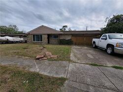 Pre-foreclosure in  ESSEX CT New Orleans, LA 70131