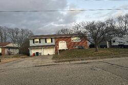 Pre-foreclosure in  HOLLAND DR Trenton, OH 45067