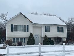 Pre-foreclosure in  HAMILTON WAY Holbrook, MA 02343
