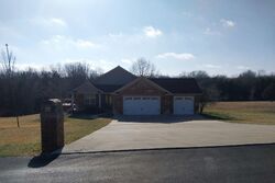 Pre-foreclosure in  DEER VALLEY LN Troy, MO 63379