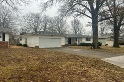 Pre-foreclosure in  S KICKAPOO AVE Springfield, MO 65804