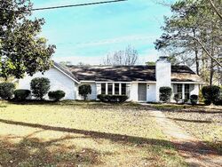 Pre-foreclosure in  SOUTHEAST CIR Hattiesburg, MS 39402